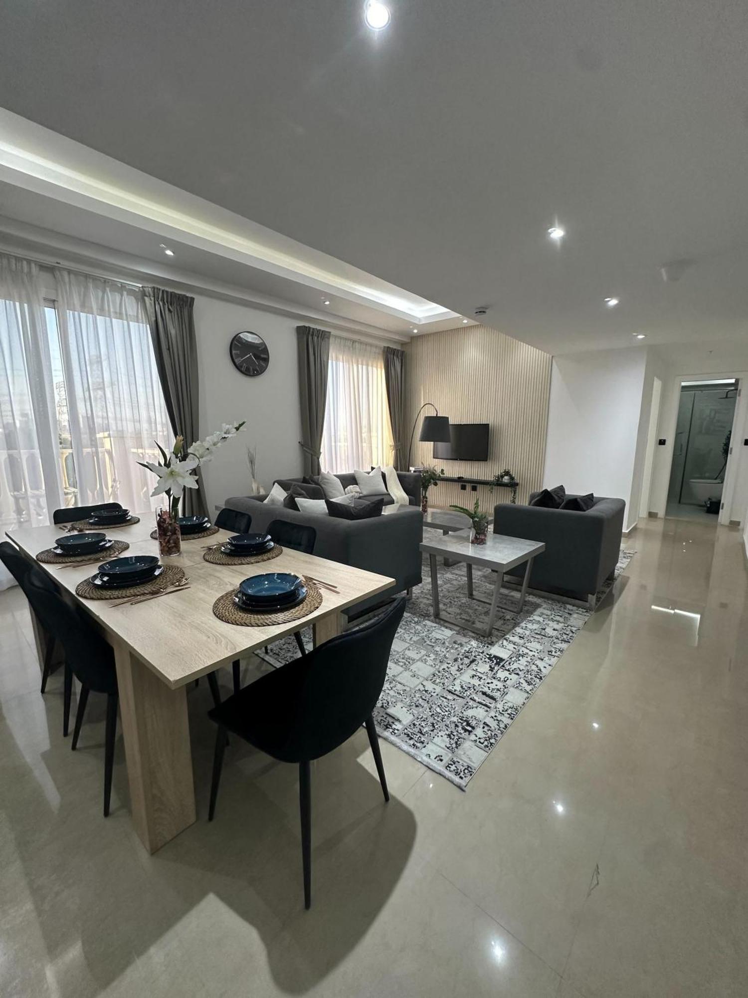 Fully Upgraded 2 Bedroom Apartment In Jumerah Village Circle Dubai Exterior photo